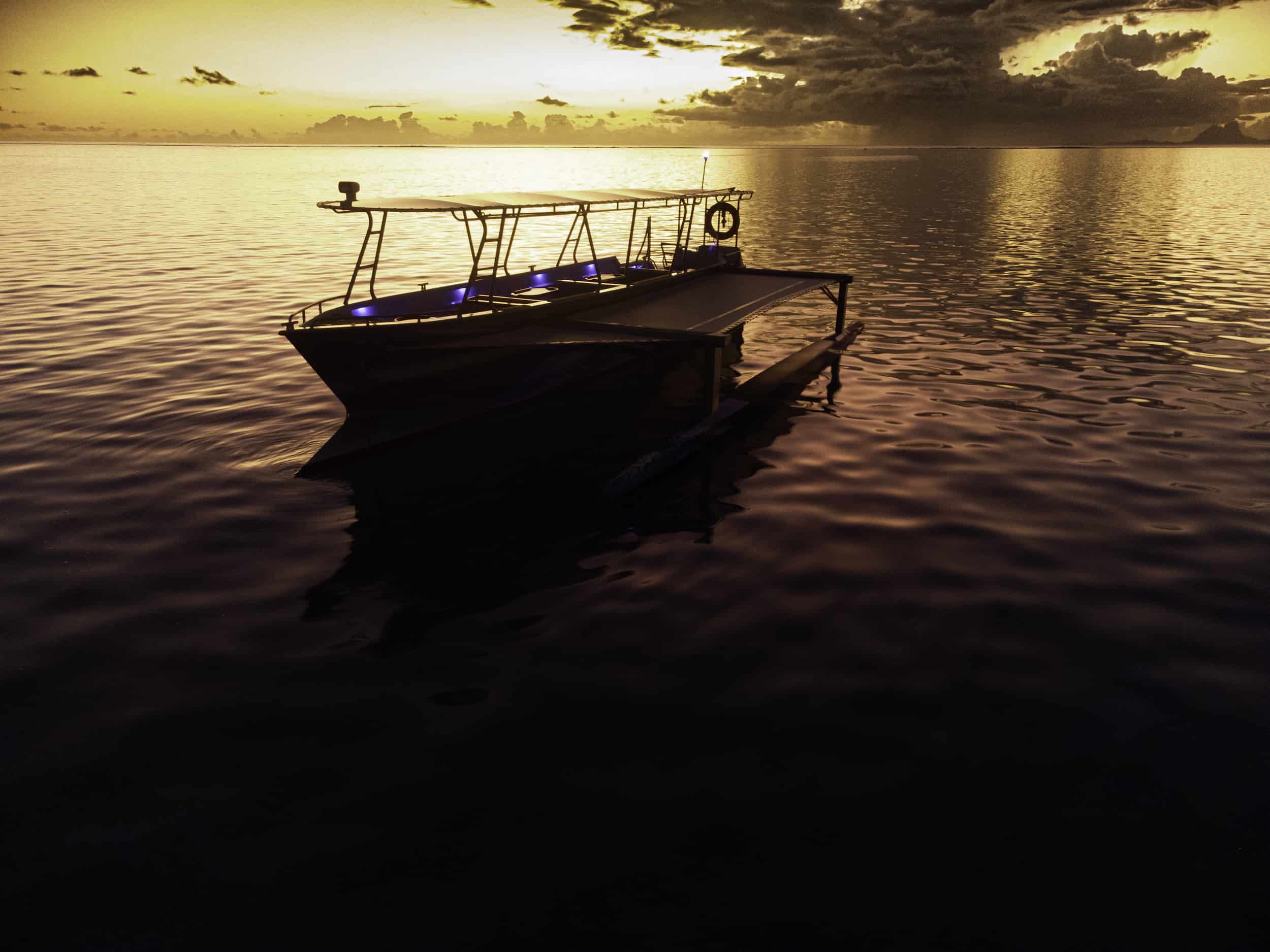 Private boat Sunset Tour (2hrs - Tahaa / Raiatea)